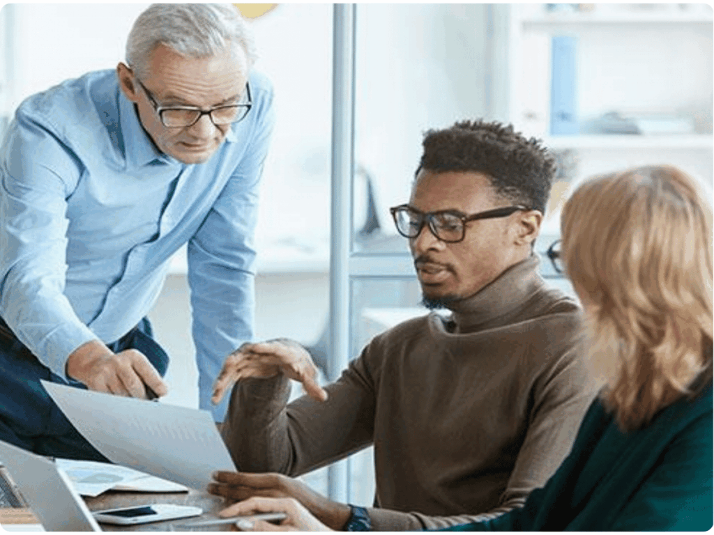 A picture of the CX team in e-commerce retail who analyses why buyers do not come back.