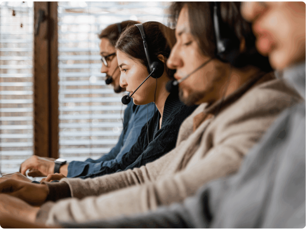 A picture of a very busy contact center in retail e-commerce peak season.